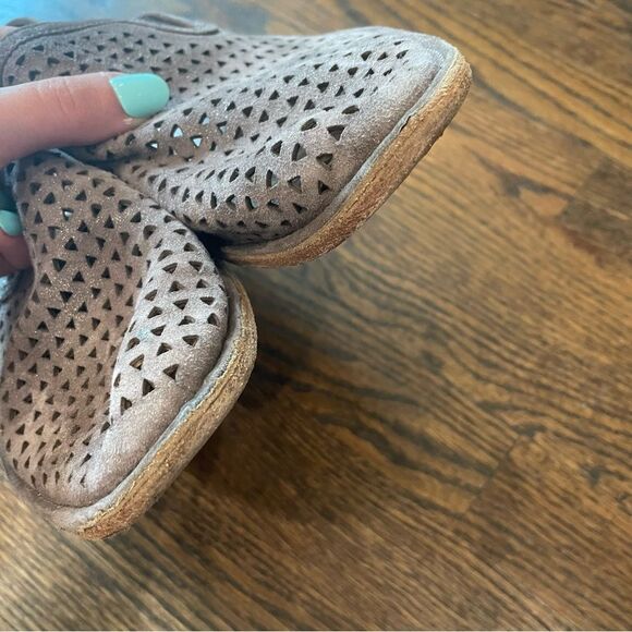 TRASK Ali Perforated Metallic Pewter Gray Leather Slip On Loafers - Picture 7 of 12